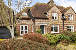 10 St Peters Close- click for photo gallery